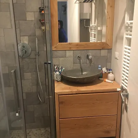 Cozy With Private Garden, 2 Bedrooms *