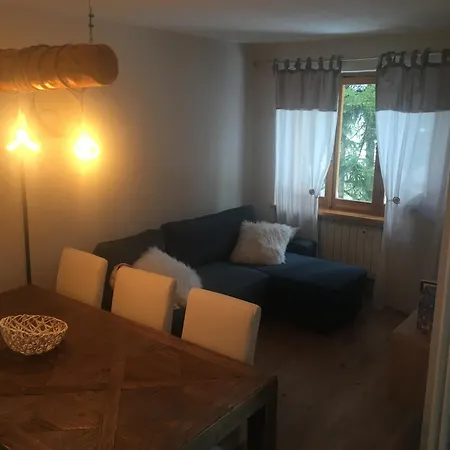 Cozy With Private Garden, 2 Bedrooms *